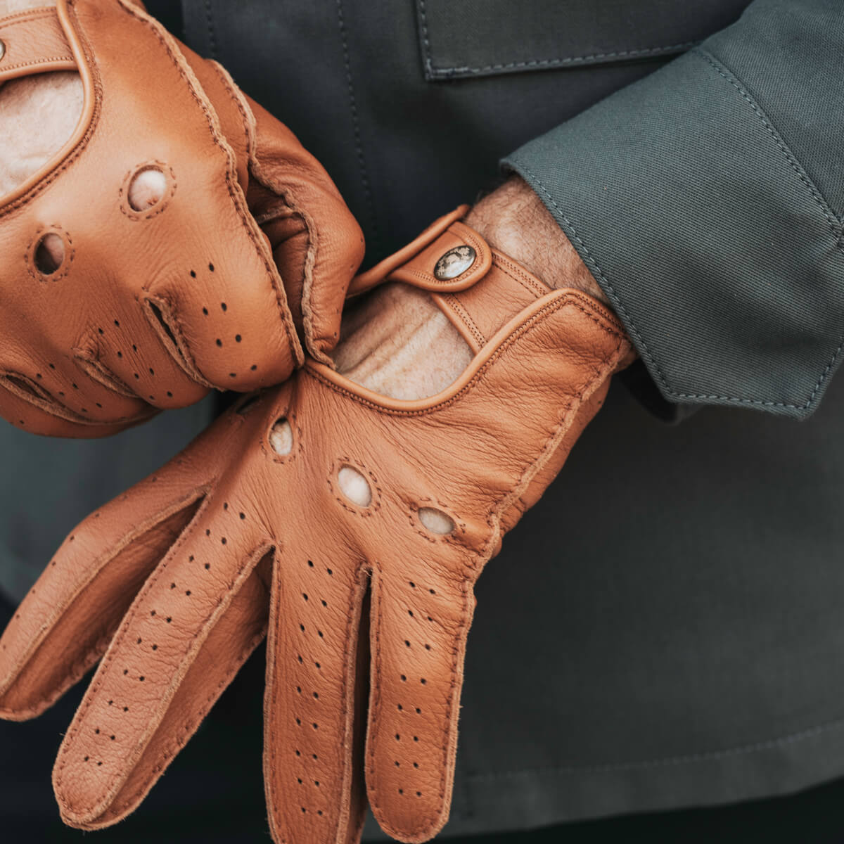 Leonardo (brown) - Italian driving gloves made of American deerskin leather - Leather Gloves Online - Luxury Leather Gloves - 5